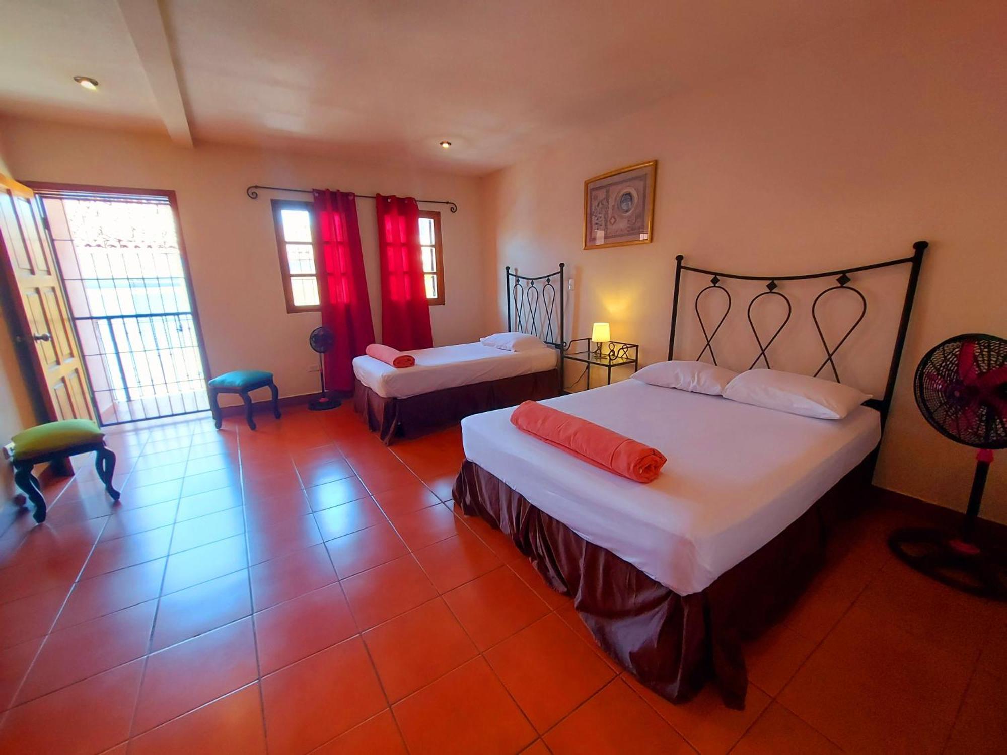 Hostal Lolita'S Boutique Granada Buitenkant foto